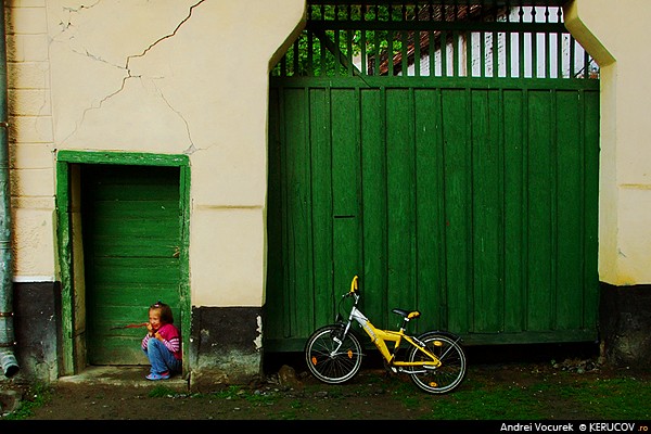 Bicicleta galbena / The Yellow Bicycle, Malancrav
Romania, 2011