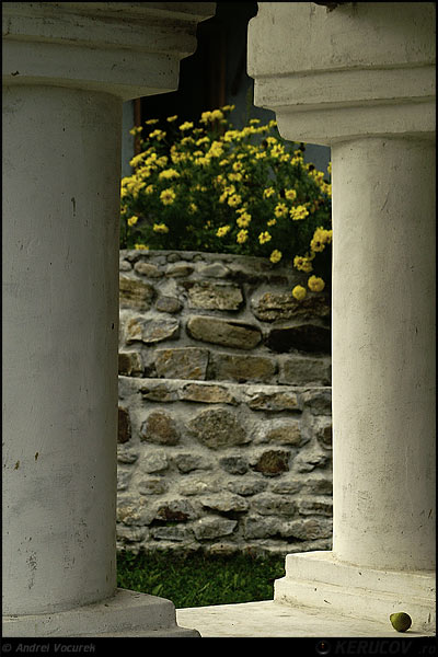 Fotografia Schitul Bradu - 1 / Bradu Hermitage - 1, album Printre oameni ca noi / Among People Like Us, sat Gurguiata, Romania / Roumanie, KERUCOV .ro © 1997 - 2024 || Andrei Vocurek