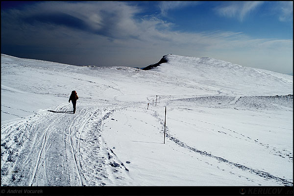 Fotografia: Pe platou / On The Plateau, KERUCOV .ro © 1997 - 2025 || Andrei Vocurek