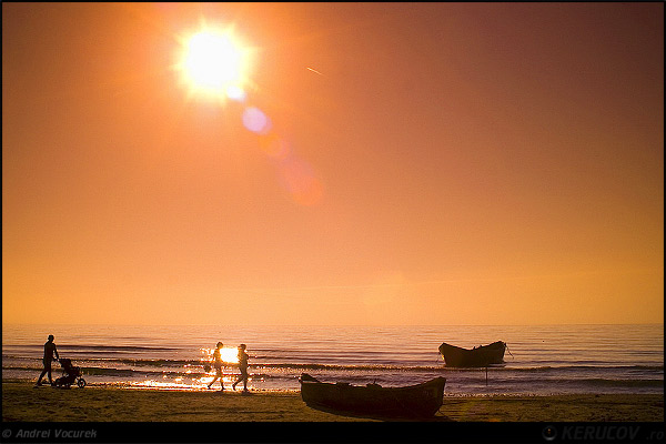 Fotografia: Plimbare sub soarele diminetii / Walk Under The Morning Sun, KERUCOV .ro © 1997 - 2025 || Andrei Vocurek