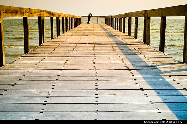 Fotografia: In linii de fuga / In Vanishing Lines, KERUCOV .ro © 1997 - 2025 || Andrei Vocurek